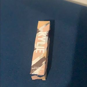 Kylie Cosmetics Makeup - Kylie Jenner Concealer Kylie Cosmetics Makeup - Kylie Jenner Concealer